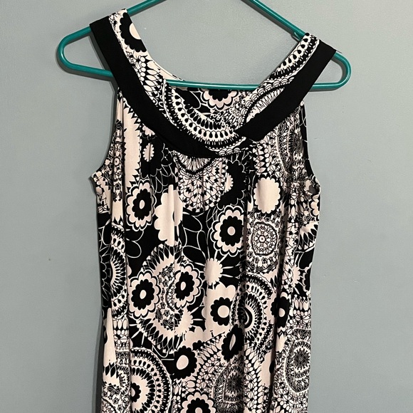 SELLING CATO TOP FOR WOMEN SIZE M BLACK AND WHITE FLORAL SLEEVELESS USED - Picture 10 of 13